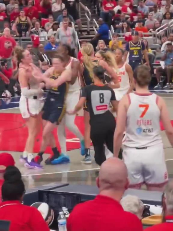 先打臉，后撞倒！WNBA球員就是這么對待她們的金飯碗的！
