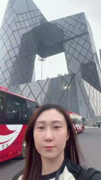 佩服啊！水亦诗30岁时从央视离职，离开北京，是因为爱情？