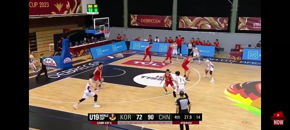 还敢还手？U19对决韩国垃圾时间想扣篮，中国队立马回敬俩扣篮
