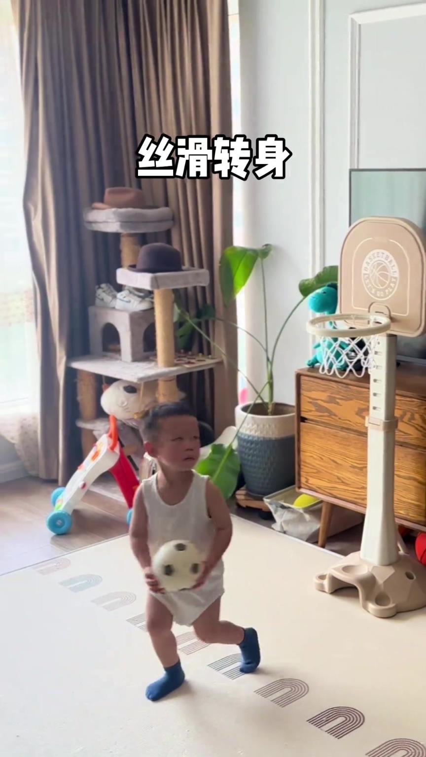 還會扣籃了！哈登點贊的2歲幼童打球 這壓腕動作太專業了啊~