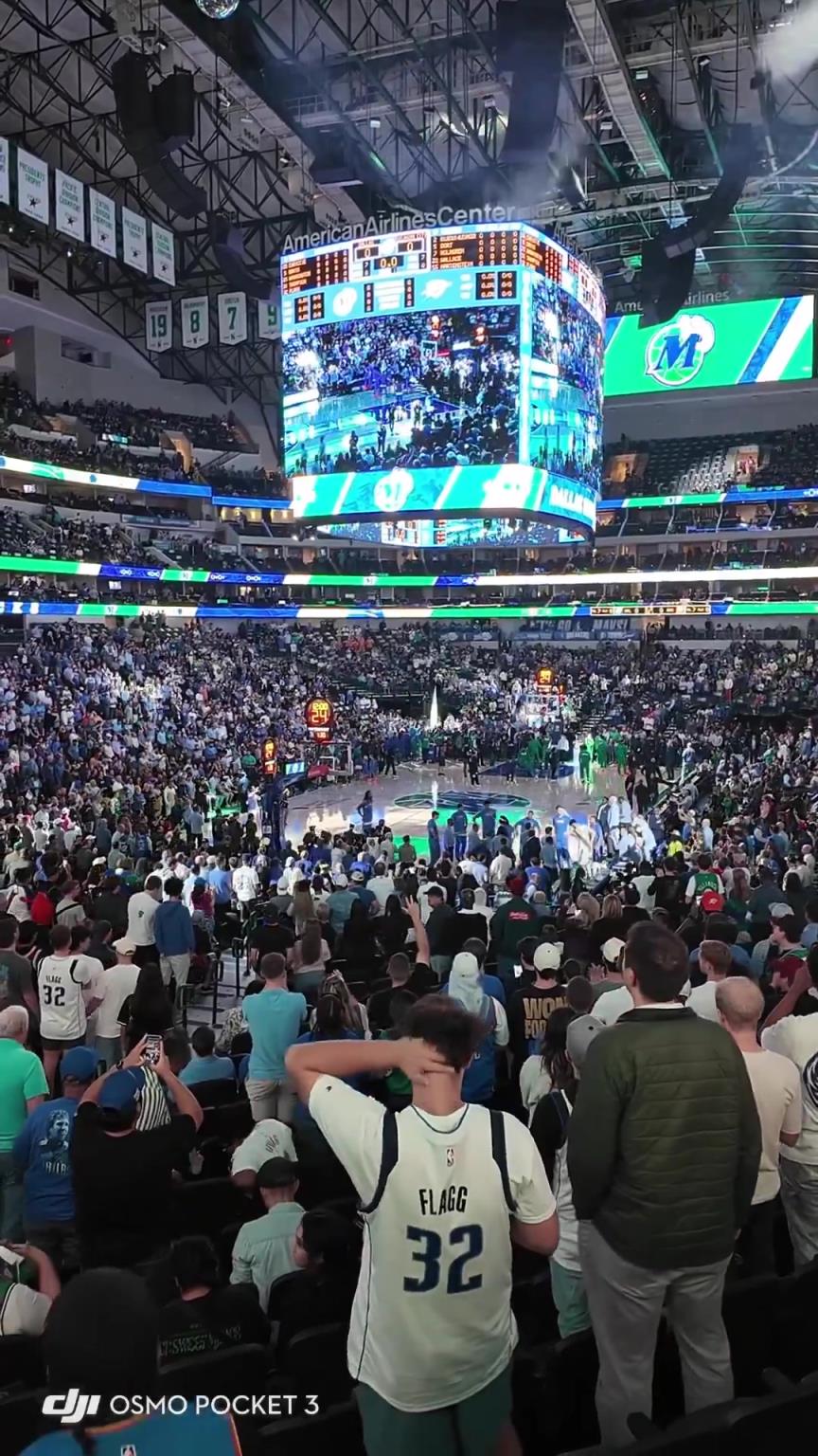 MVP！独行侠主场居然有这么多的SGA球迷，不停为他欢呼