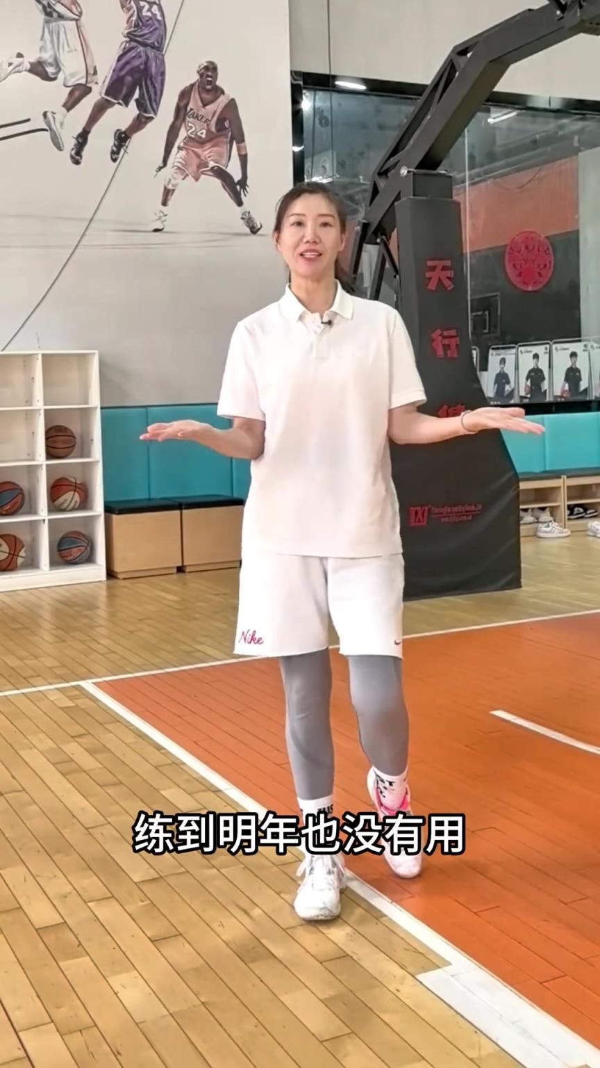 1招学会胯下运球，好的训练方法永远事半功倍！