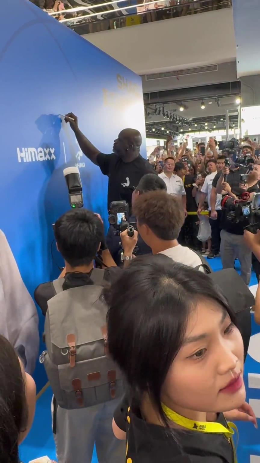 近距离看奥尼尔不得不说真的太壮了！