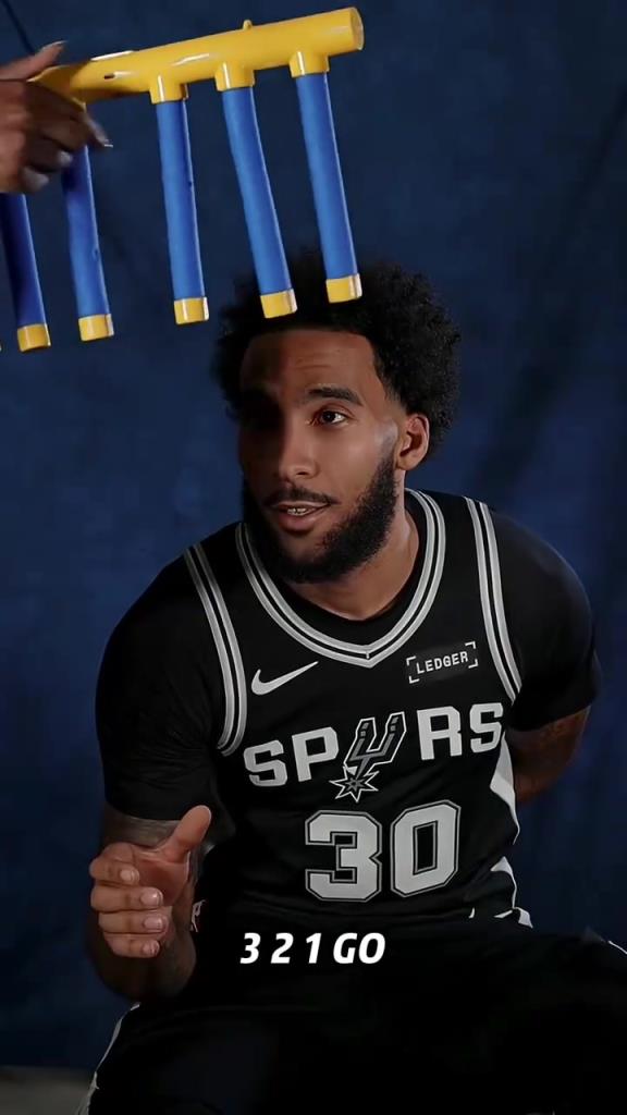 依旧不败!马刺球员此前的反应力挑战! 依旧不败!马刺球员此前的反应力挑战!