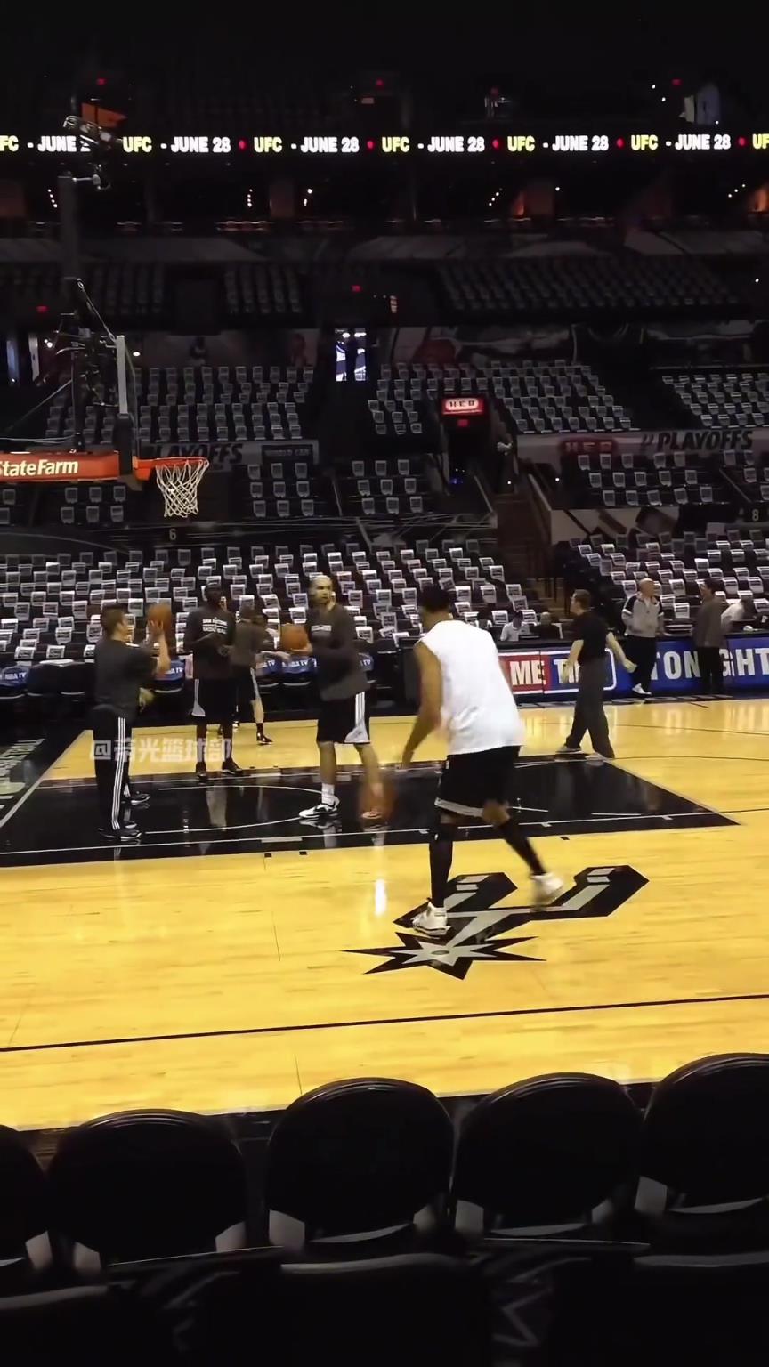 这就是大基本功吗！邓肯大秀45度投篮，招牌打板