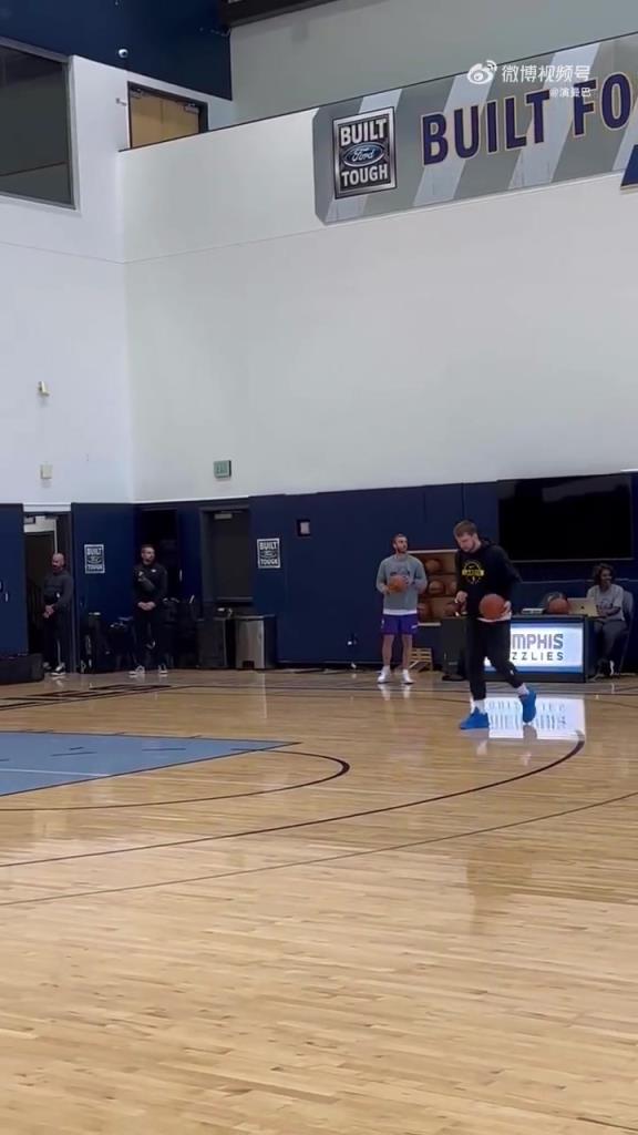 今天要复出!东契奇参加队内训练,状态相当轻松 今天要复出!东契奇参加队内训练,状态相当轻松