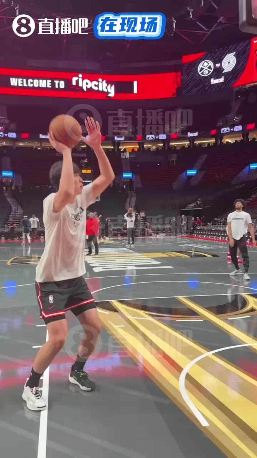 能对约老师进一个不?杨瀚森赛前热身练习近筐终结~ 能对约老师进一个不?杨瀚森赛前热身练习近筐终结~