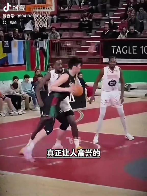 對比！網(wǎng)友總結(jié)余嘉豪在歐洲的比賽：防守腳步比楊瀚森快了不少！