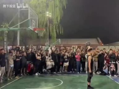 篮球场上那些高燃瞬间,真是高手在民间啊! 篮球场上那些高燃瞬间,真是高手在民间啊!