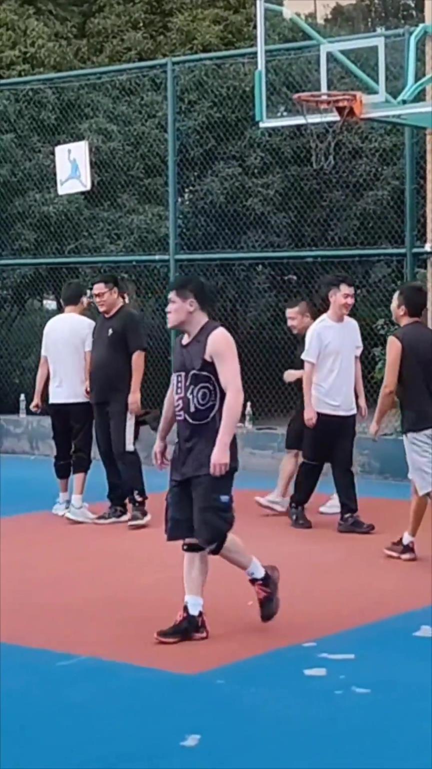 你们那打球有这样的人吗?残暴盖帽+疯狂怒吼+浩克附体 你们那打球有这样的人吗?残暴盖帽+疯狂怒吼+浩克附体