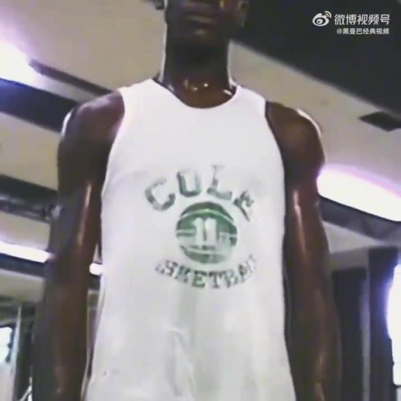 沒進聯盟前的奧尼爾，也太殘暴了吧！誰會不選他當狀元呢？