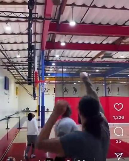 本赛季还没出手过远投！海王休赛期曾猛练中投三分，还挺丝滑啊~