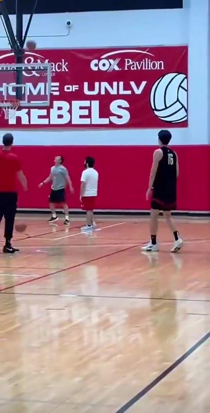 杨瀚森此前跟着斯普利特训练:定点三分12中11 杨瀚森此前跟着斯普利特训练:定点三分12中11