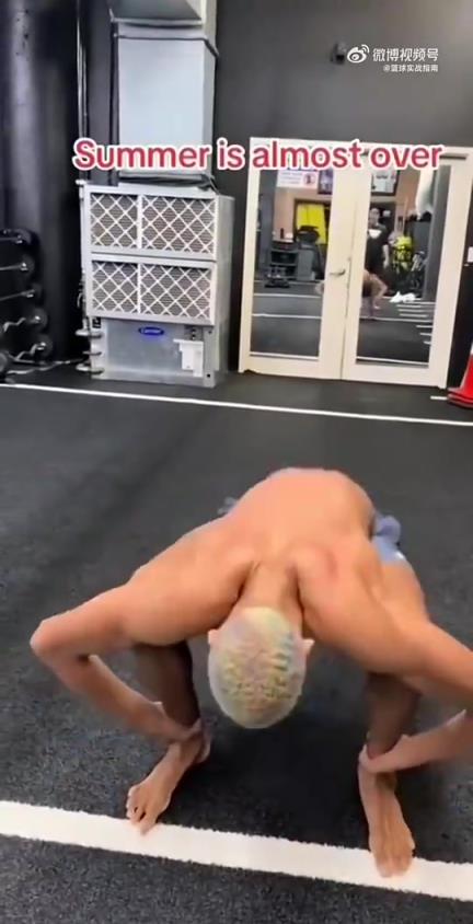 文班亚马劈叉那一刻真的惊呆了，这可是和姚明一样高的人啊