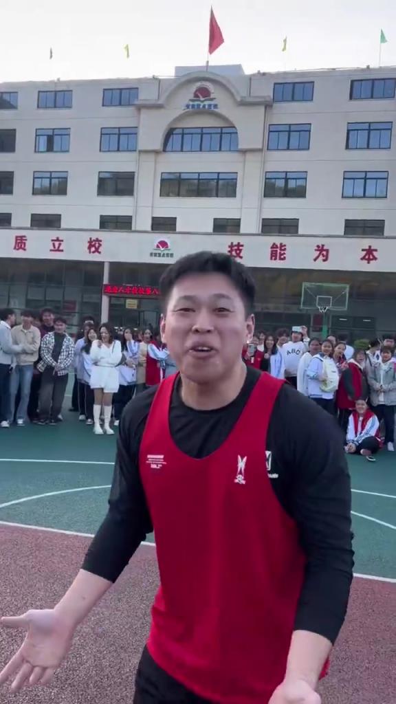 不是哥们,你打球真像詹姆斯啊! 不是哥们,你打球真像詹姆斯啊!