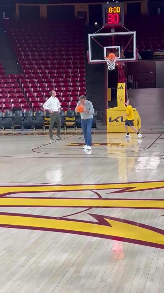 美媒恶搞:今天太阳面对雷霆,是这么打球的