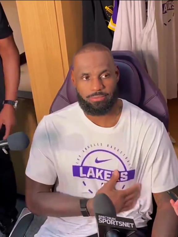 詹姆斯:不能在12月就谈论在季后赛做到什么!这对篮球之神不敬