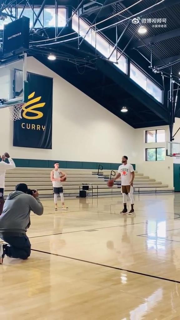 出神入化了已经!库里这逆天左手训练罚球方式挺难的!