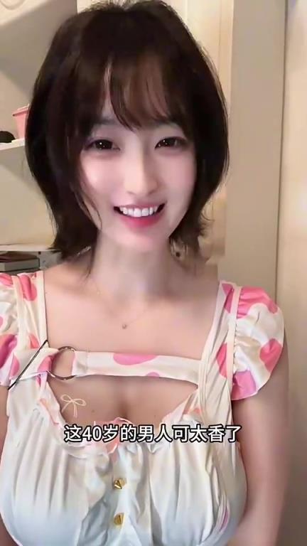 如今很失望吧!赛季前一女船蜜:我船阵容雄厚,40岁老男人太香了