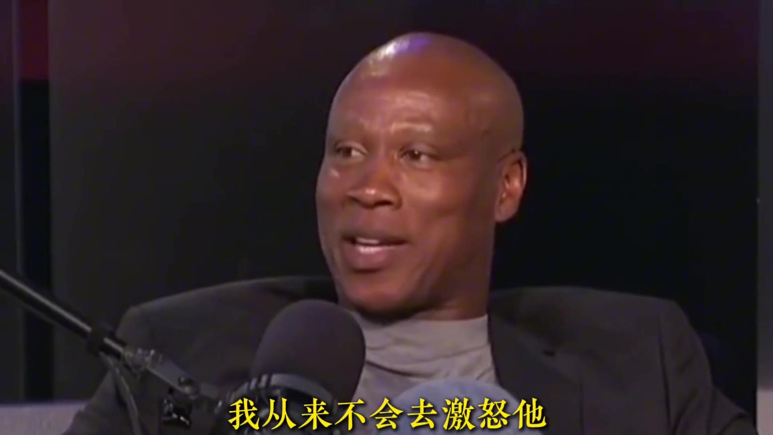 给乔丹“捧臭脚”,他会给你面子敢挑衅乔丹,他则会成为你的阴影