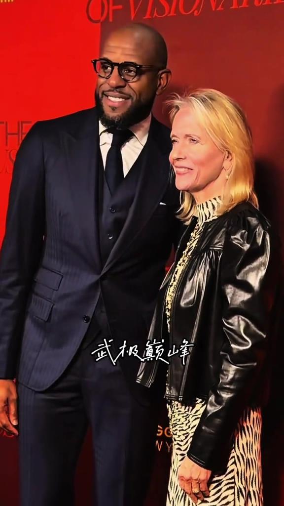 “NBA球员工会执行董事伊戈达拉~这侧颜也太像詹姆斯了”