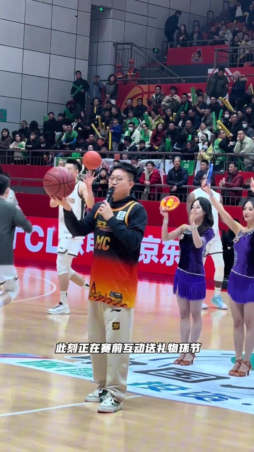 体育比赛,规则意识大于天!这波我站主持人!