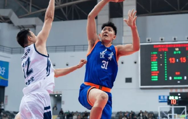 辽宁83-74四川迎4好消息！张陈治锋高诗岩统治攻守，付豪减重明显