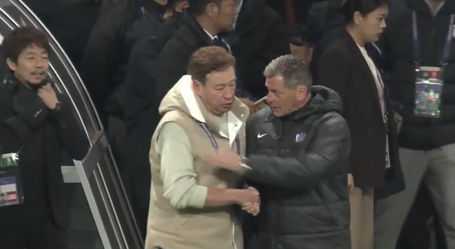 發(fā)生什么事？亞冠輸球不輸人：申花教練路見不平一聲吼，喝退對手