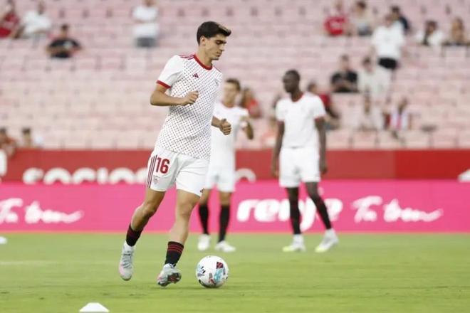 記者：勒沃庫森與埃弗頓爭奪胡安盧，塞維利亞想賣2000萬