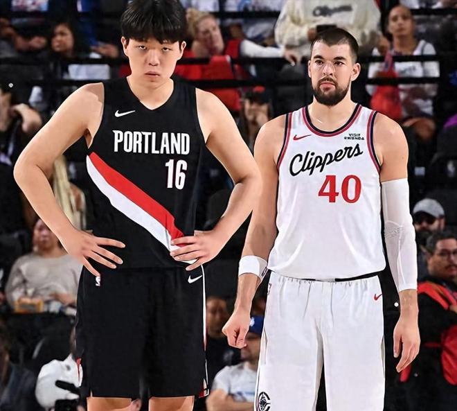 2+2+2分！就在今天，開(kāi)拓者55年恥辱紀(jì)錄被2米16楊瀚森刷新了下限
