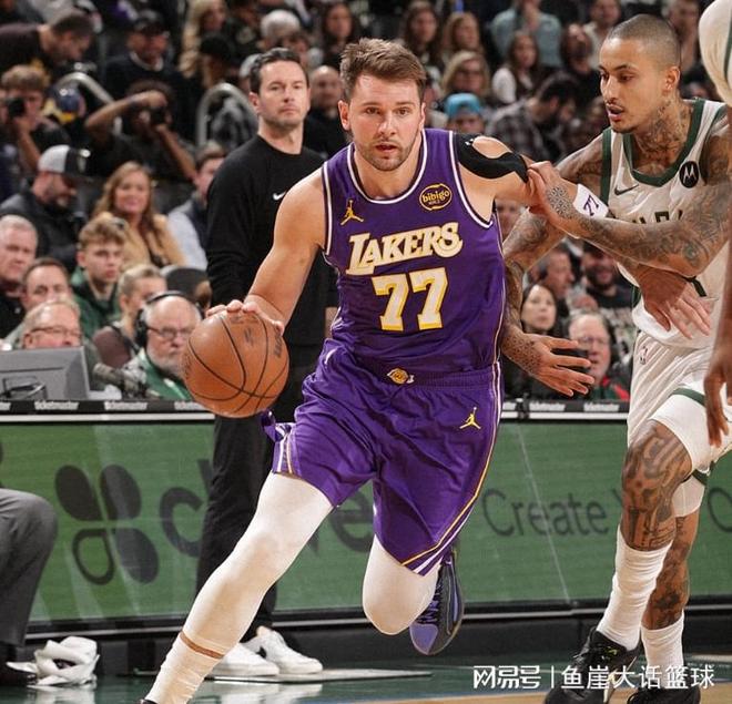 湖人大勝雄鹿！東契奇41+9歷史第一，字母32分18罰，里夫斯立大功