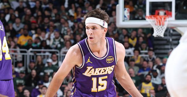 里夫斯:老詹肯定在家看了比赛 他会思考复出后如何帮助球队