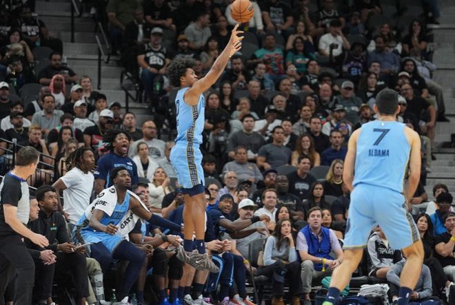 192秒一分未得！西部劲旅5连败沦为鱼腩，福克斯26分低开高走...