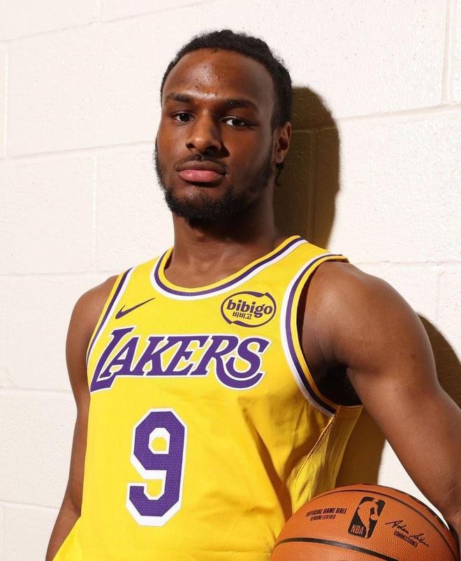 防守亮眼，布朗尼出战18分钟4中1得2分2助3断0失误，正负值+1...