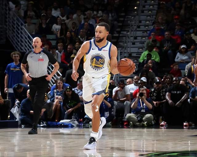 勇士轻取鹈鹕却凸显一大隐患,11中2,库里累了