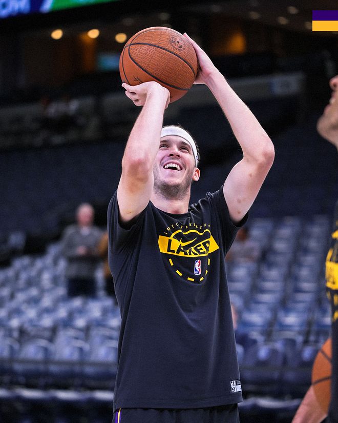 东契奇复出44+12+6湖人击败灰熊NBA杯开门红,莫兰特仅8+7