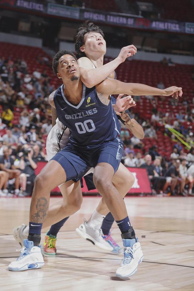 10+10！杨瀚森补扣+暴扣引爆NBA，但担心的事还是发生