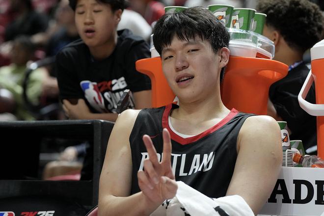 夏联背靠背出战！开拓者首发不变：杨瀚森领衔对阵灰熊