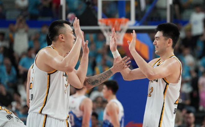 今夏一共11名球员合同到期！辽宁男篮面临阵容重组，杨鸣陷入两难