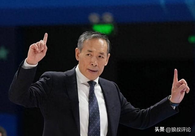 从赛后“逆转”比赛到率队重返总决赛 如何评价许利民菜鸟赛季？