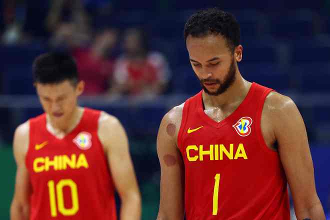 媒体人：篮协外籍球员入籍政策 ，民营俱乐部反响平平，还得国企俱乐部带头响应