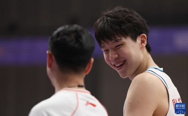 杨瀚森赴美特训冲击NBA选秀，年轻球员更相信“出门要趁早”