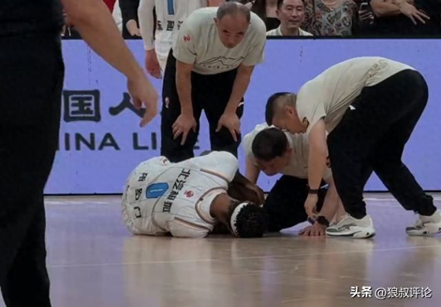 媒体人更新CBA总决赛G6伤病情况：卡尔顿无碍出战 所罗门自曝没事