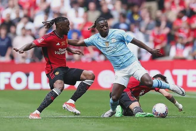 英超前瞻|曼城1-1曼联：英超新老豪强之争，也是难兄难弟