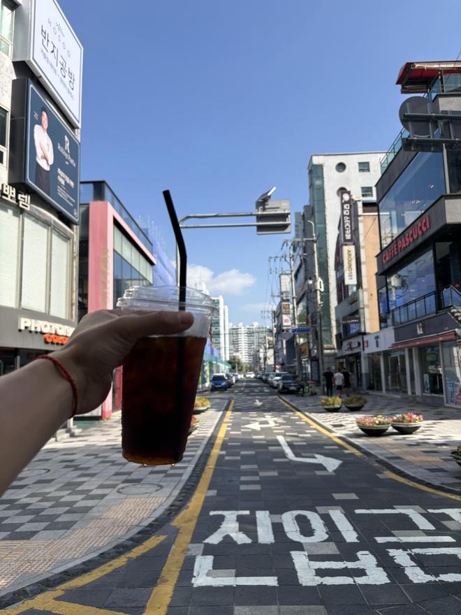 前往亚冠客场，胡荷韬晒韩国街头照片：先DIY一杯冰美式
