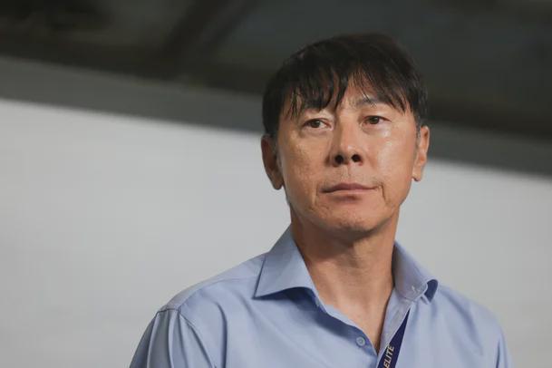 韩媒：“这不算犯规吧？”——申台龙赛前玩笑成真