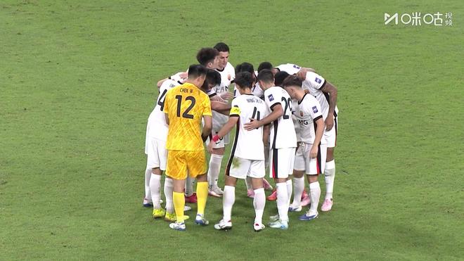 1-1！上港亚冠逼平广岛三箭，避免6连败，古斯塔沃染红引争议