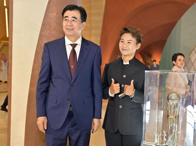 争议！王霜无缘亚洲足球小姐，输给亚冠手下败将，宋凯白跑了一趟