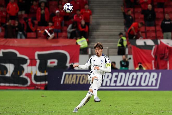 32岁日本国脚亚冠逆天乌龙！开场32秒40米吊射自家球门 队友看呆