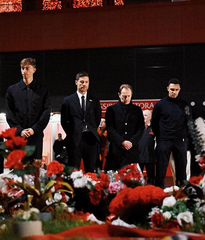 欧冠：皇马多位重要人物在赛前向已故利物浦球员若塔致敬